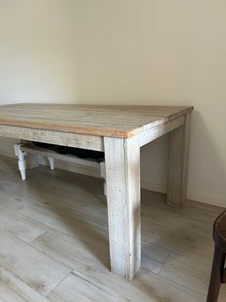 Mesa de madera rústica

