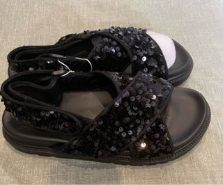 Sandalias negras con lentejuelas
