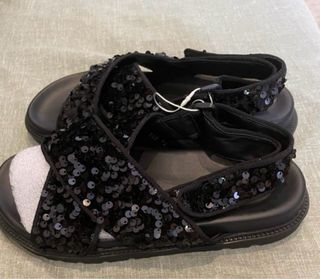 Sandalias negras con lentejuelas