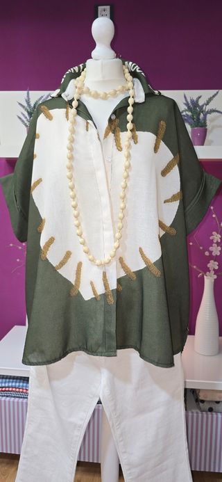 Camisa oversize verde y blanca