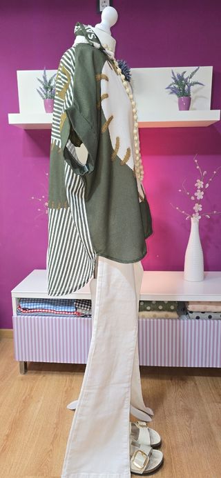 Camisa oversize verde y blanca