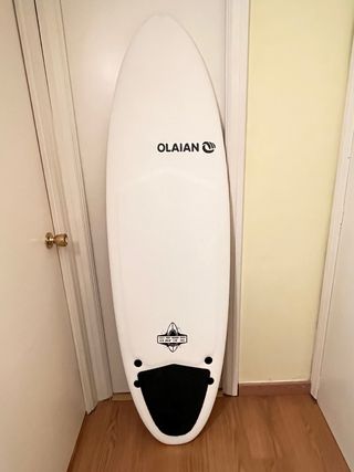 Tabla de surf de espuma OLAIAN blanca.