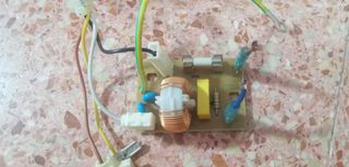 Entrada Corriente Microondas Sharp R-242(BK)W