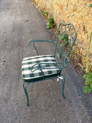 6 Sillas de forja  con Cojines a juego y mesa.