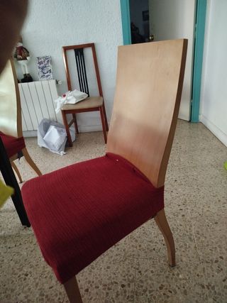 Mesa cristal negro y 4 sillas madera