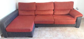 Sofá chaiselonge marron y rojo