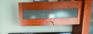 Mueble alto madera y cristal