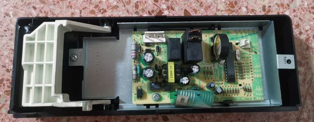 Panel Digital Microondas SHARP R-242(BK)W