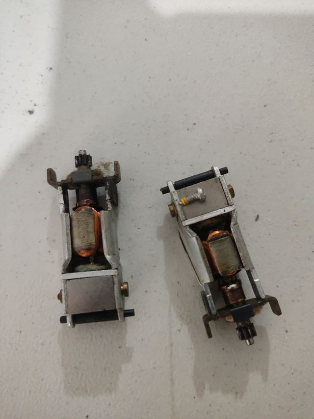 2 Motores Eléctricos Pequeños
