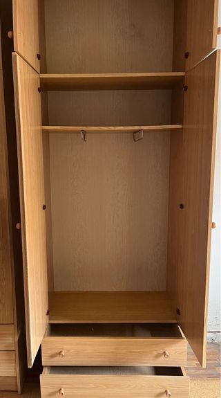 2 Armarios de madera con puertas y cajones