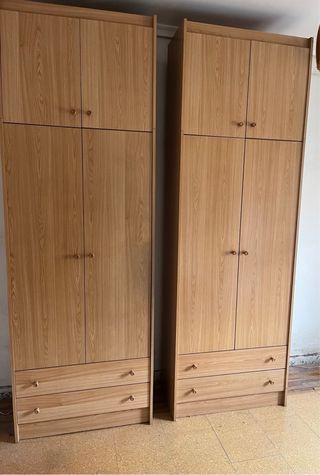2 Armarios de madera con puertas y cajones