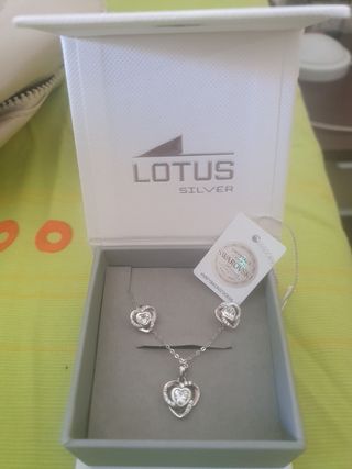 Lotus Silver Collar y Pendientes Corazón Swarovski