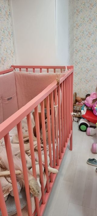 Cuna bebé niña rosa coral marca combelle 60x120