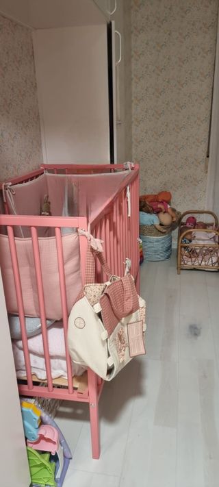 Cuna bebé niña rosa coral marca combelle 60x120