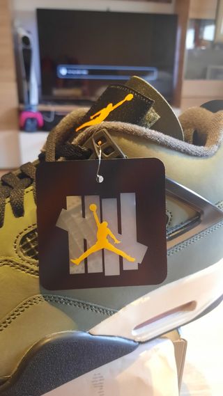 Air Jordan 4 Undefeated 
