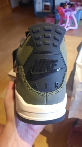 Air Jordan 4 Undefeated 
