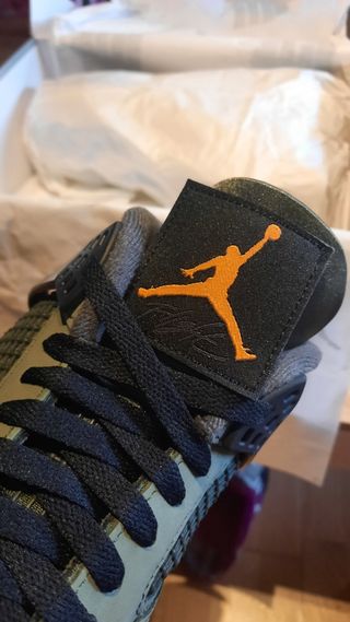 Air Jordan 4 Undefeated 