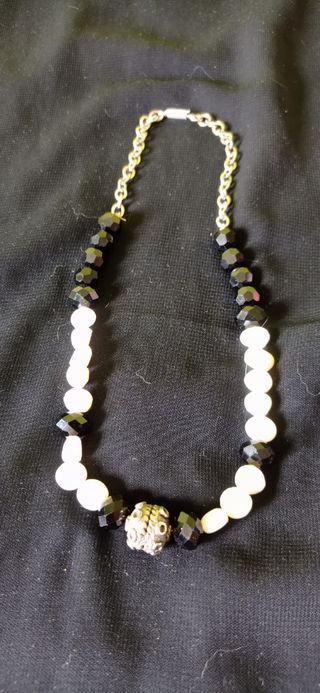 Collar perlas y cuentas blanco y negro