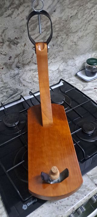 Jamonero de madera con soporte