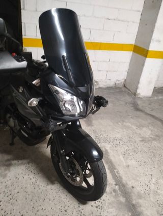 Pantalla de moto negra Suzuki vstrom