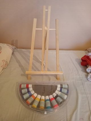 Mini caballete de madera con pintura urge muchísim
