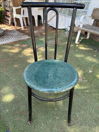 24 Sillas de metal con asiento verde