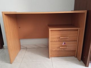 Escritorio, mesa y silla para dormitorio