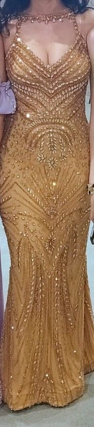 Vestido de boda gitana dorado de pedreria, 