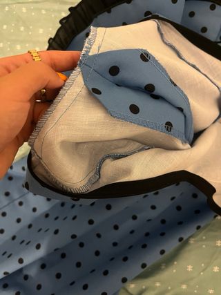 Traje de flamenca azul con lunares negros