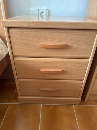 Cama doble con mesitas y cajonera
