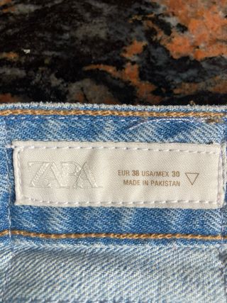 Pantalones vaqueros Zara azules talla M