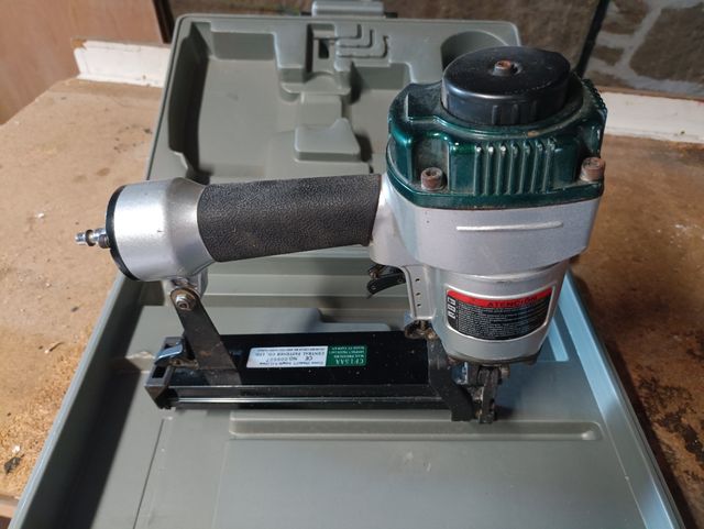 Grapadora Neumática EZ-Fasten CF15AA