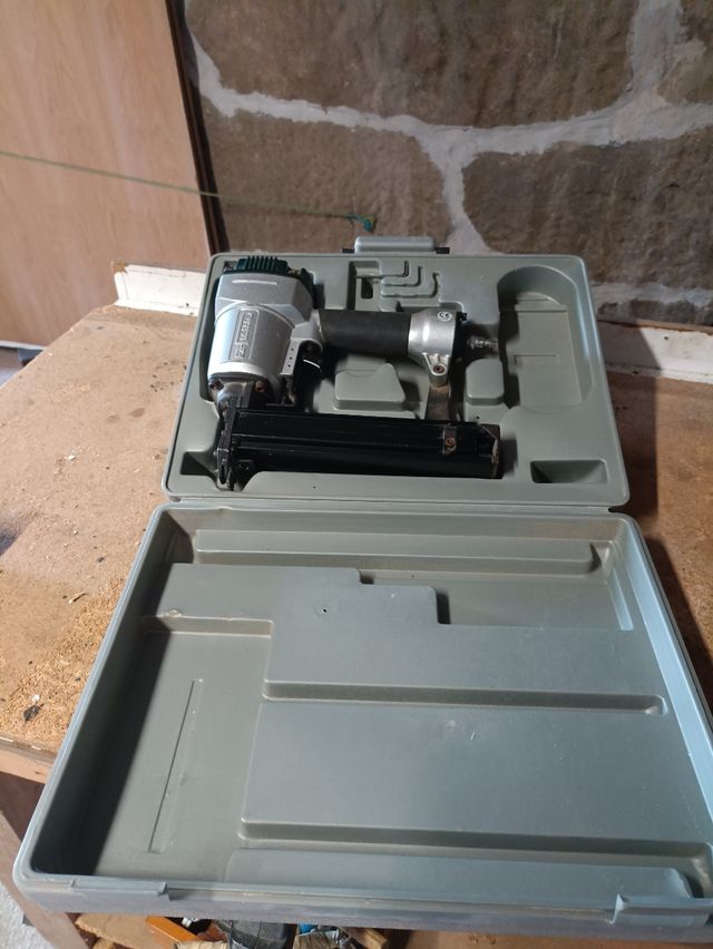 Grapadora Neumática EZ-Fasten CF15AA