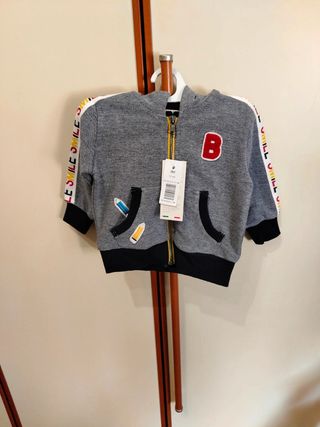 Giacchina bimbo grigia con zip e stampa