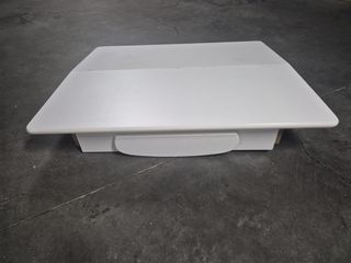 Mesa auxiliar blanca con cajón