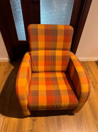 Sillón de tela a cuadros