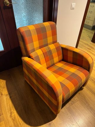 Sillón de tela a cuadros