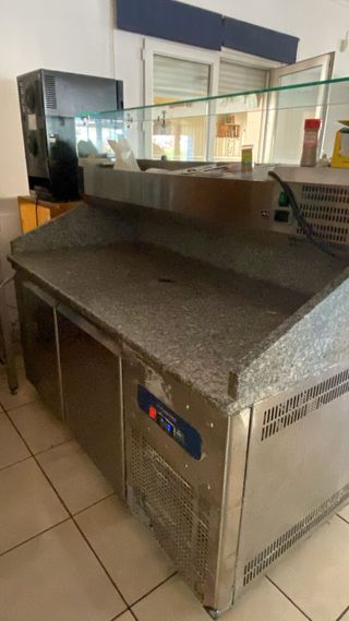Horno de pizza con mueble y nevera