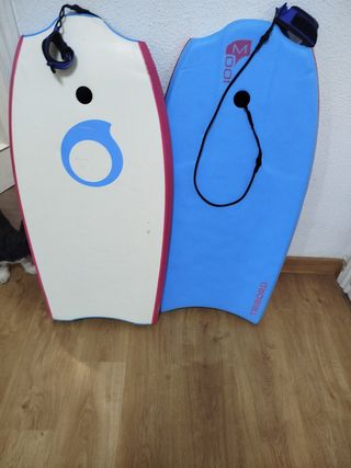 Dos tablas de surf.
