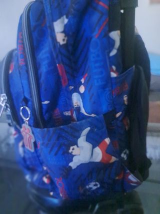 Mochila Totto con Ruedas y Diseño Fútbol