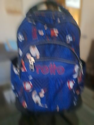 Mochila Totto con Ruedas y Diseño Fútbol