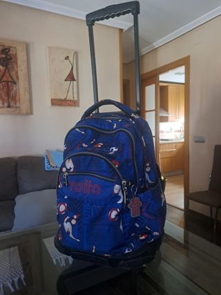 Mochila Totto con Ruedas y Diseño Fútbol