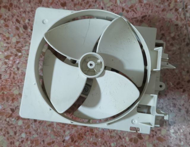 Ventilador Microondas SHARP R-242(BK)W