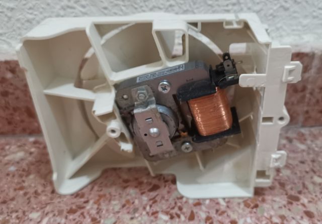 Ventilador Microondas SHARP R-242(BK)W