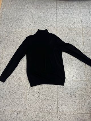 Camiseta cuello alto negra