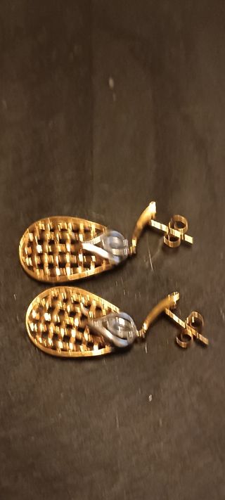 Bonitos pendientes chapados en oro