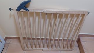 Barrera de seguridad de madera para escaleras