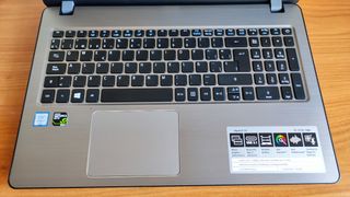 Portátil Acer 15" i7 8GB 1TB Nvidia W10