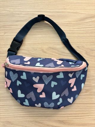 Riñonera infantil con corazones