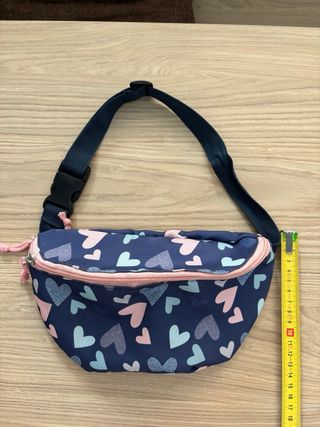 Riñonera infantil con corazones